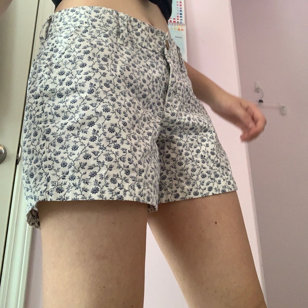 Old Navy flower/floral shorts SIZE 4